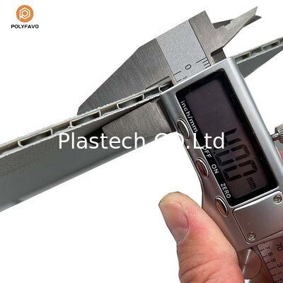 5mm 1200gsm グレー 2440x1220 4x8ft 工業用パッケージボックスのためのプラスチックPP蜂蜜パネル