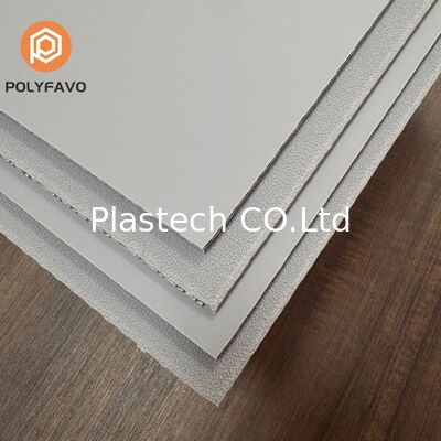 カスタマイズ可能な4mm PPハニカムシートパーティションボード バントラックカーゴライニングインテリアパネル