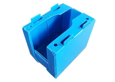 積み重ね可能な波形のプラスチックの箱を選ぶ倉庫